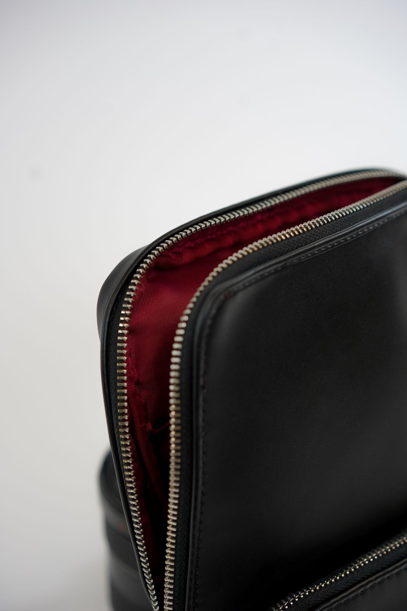 Signature Icon Shoulder Bag (Onyx Black)