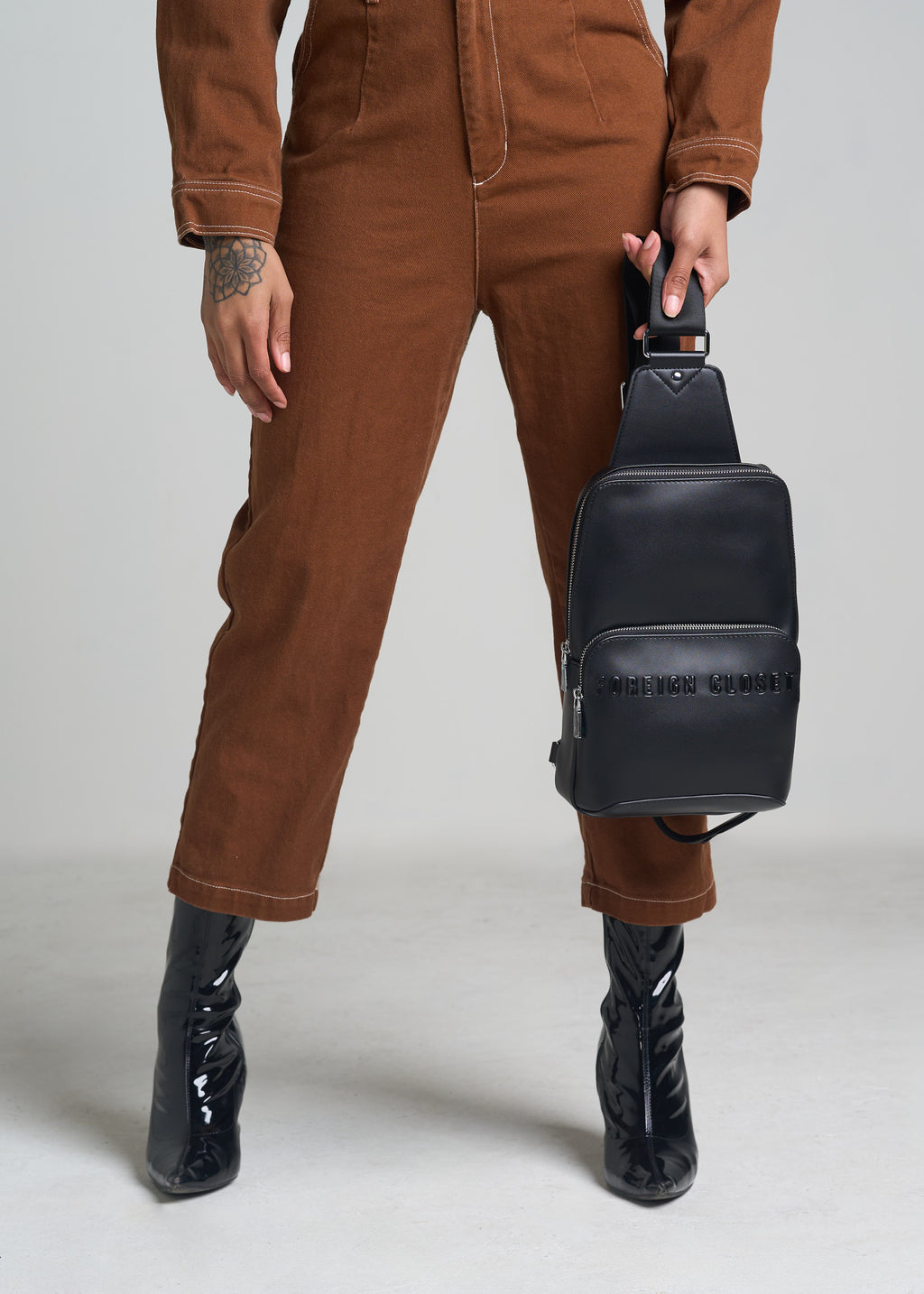 Signature Icon Shoulder Bag (Onyx Black)