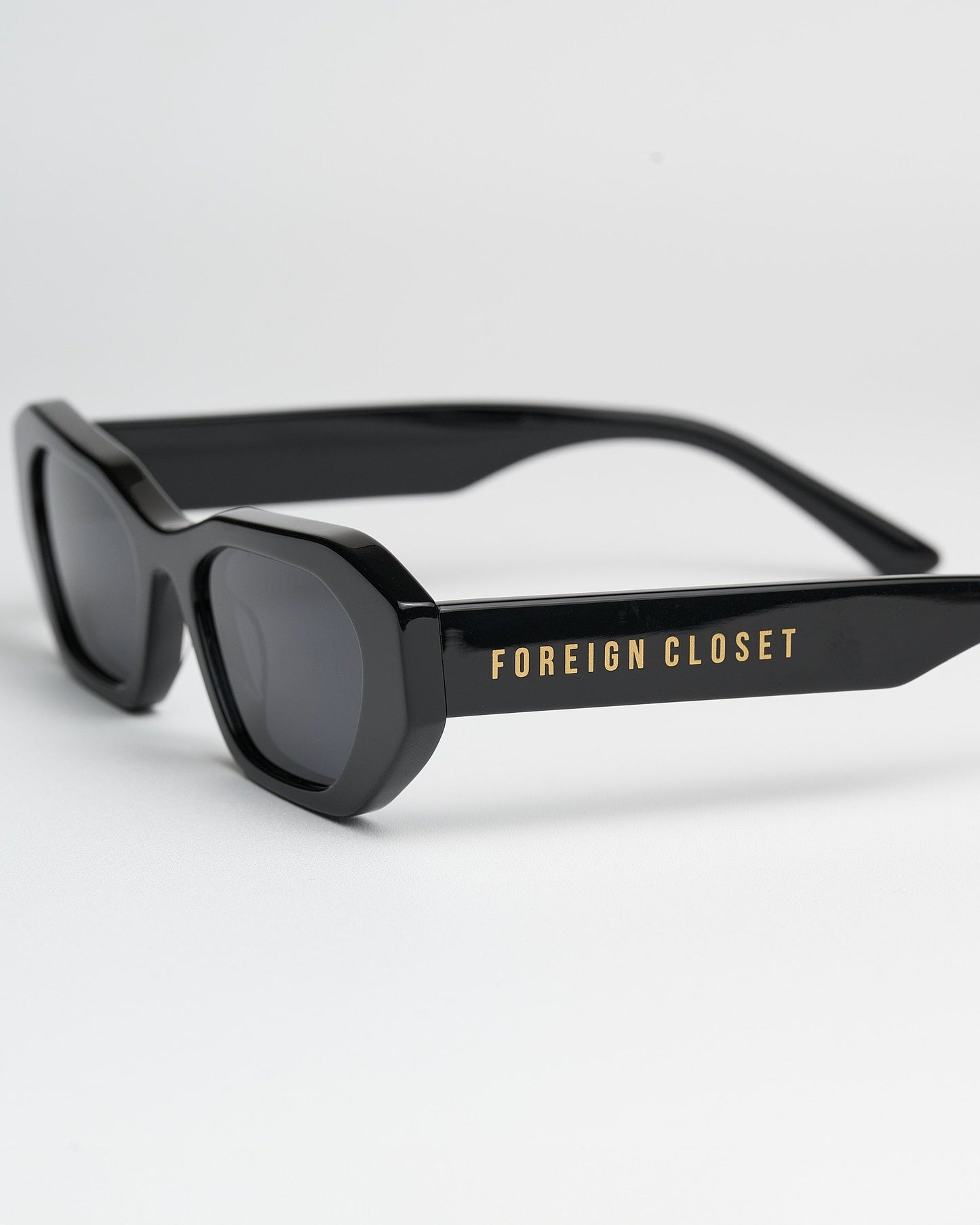 BLACKOUT (RHOMBUS-SHAPED) SUNGLASSES